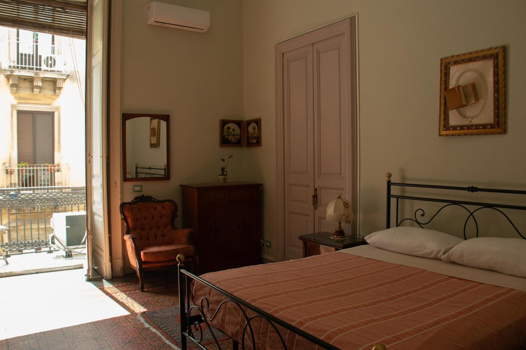 Casa Verdi - House Of Travelers Catania Luaran gambar